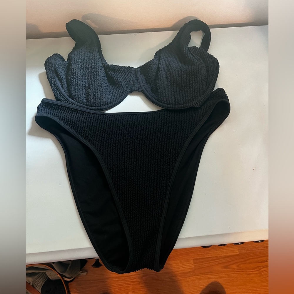 Abercrombie: Curve Love High Apex Underwire Top and Mid-Rise High-Leg Bikini